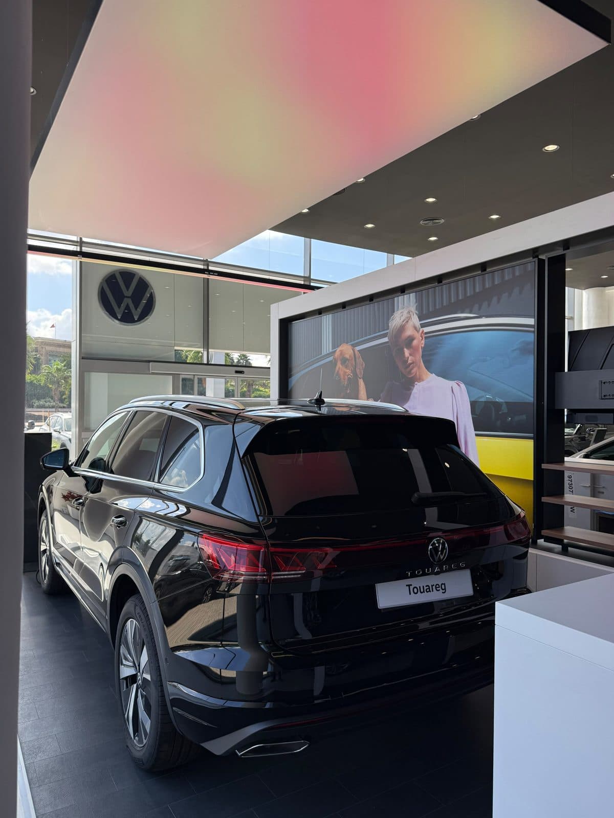 Volkswagen Touareg noir, feux arrière